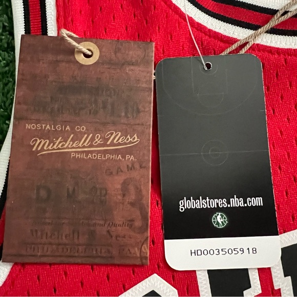 Scottie Pippen Chicago Bulls 1997-1998 Mitchell & Ness  Red Swingman NBA Jersey - Picture 8 of 8
